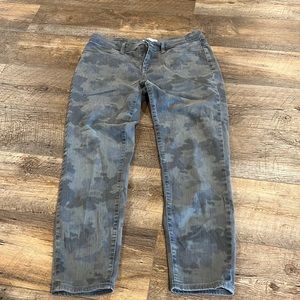 Women’s camo stretchy jeans